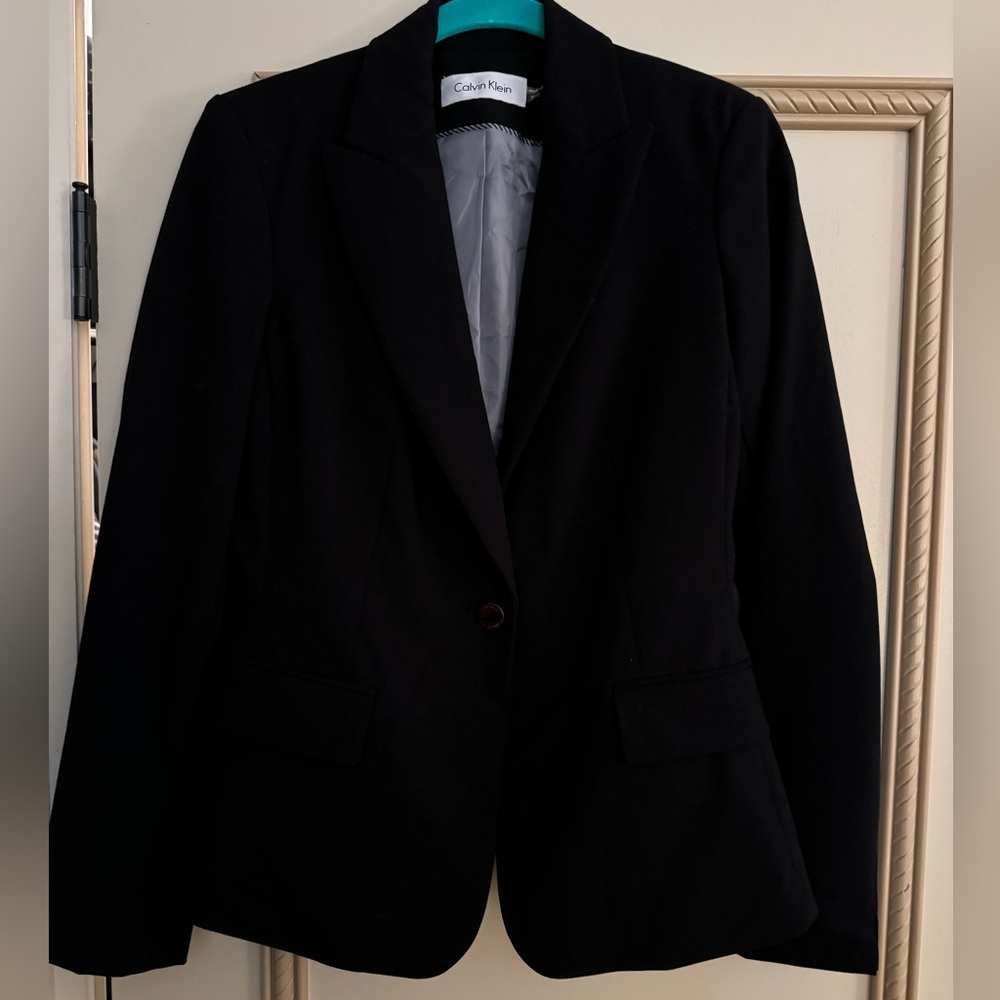 Calvin Klein ladies size 2 black one button blazer
